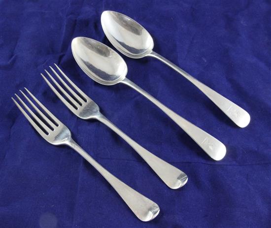 A pair of George III silver Old English pattern table spoons and a pair of George III silver Hanovarian pattern table forks, 8.5 oz.